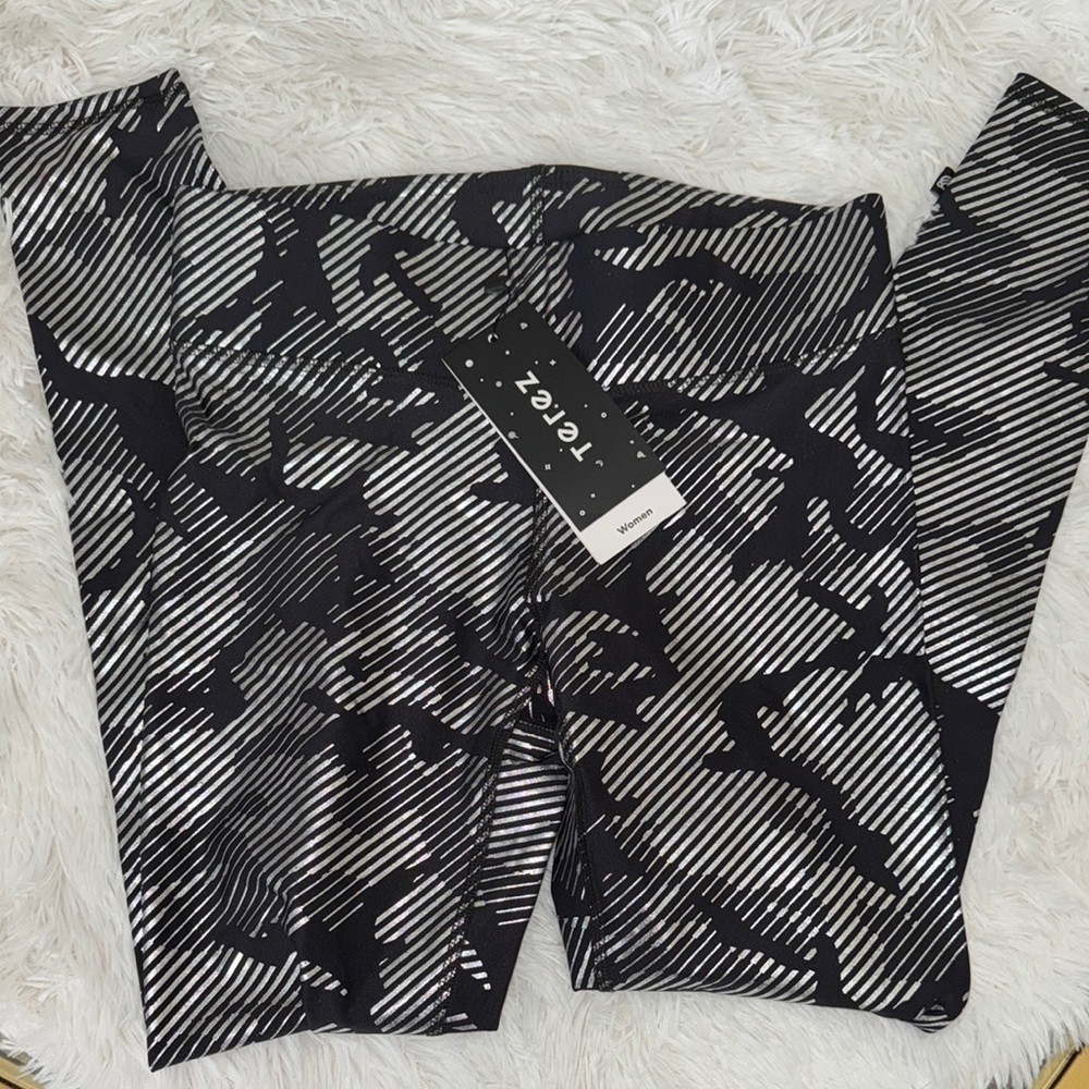 Terez Leggings Foil Print Black/Gold Size Medium New with tags